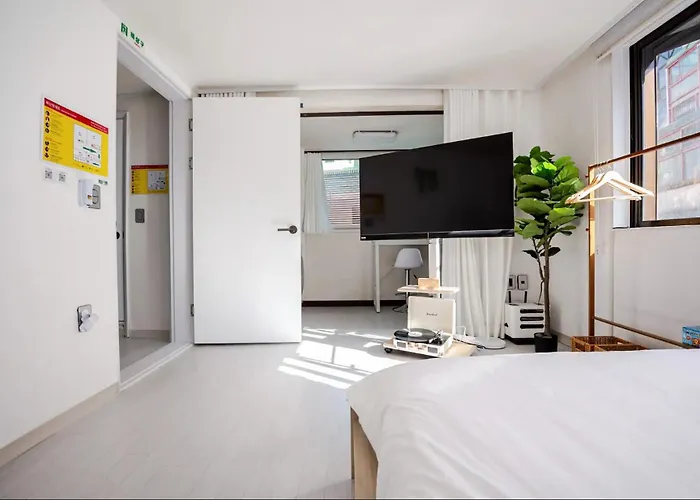 Вилла 4min Yeoksam St 9min Gangnam St 7min Eonju St Сеул